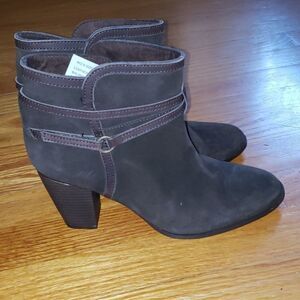 Eddie Bauer brown leather booties